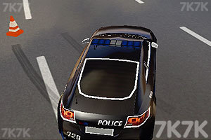 《驾驶警车停靠》游戏画面4