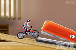 《平衡摩托车技4》游戏画面5