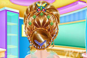 《女孩编织发型》游戏画面1